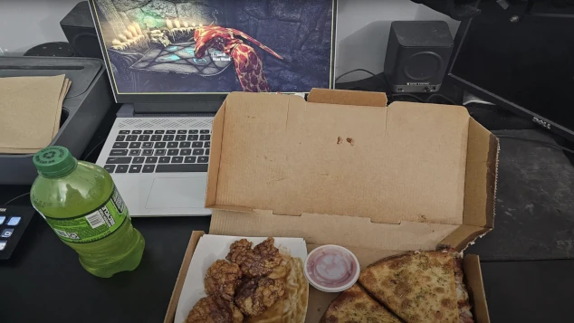 Gamer consigue que le entreguen una pizza real usando mods de Skyrim